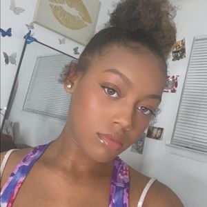 Meet your Posher, Zakya